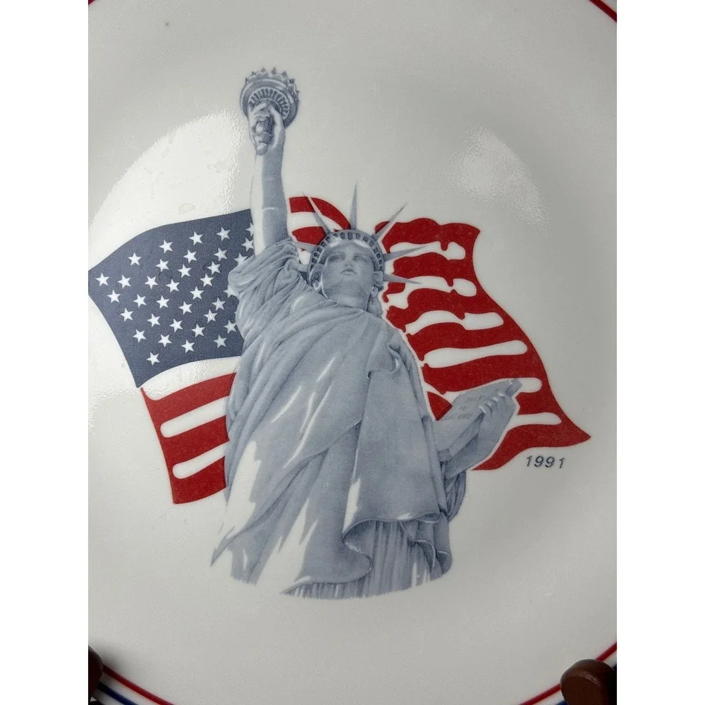 Corelle by Corning 1991 Statue of Liberty American Flag Dinner Plate 10.25 in